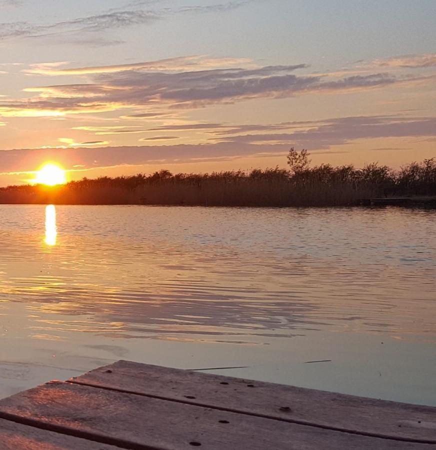 בוסטון Lakeside Fishing Lodges מראה חיצוני תמונה