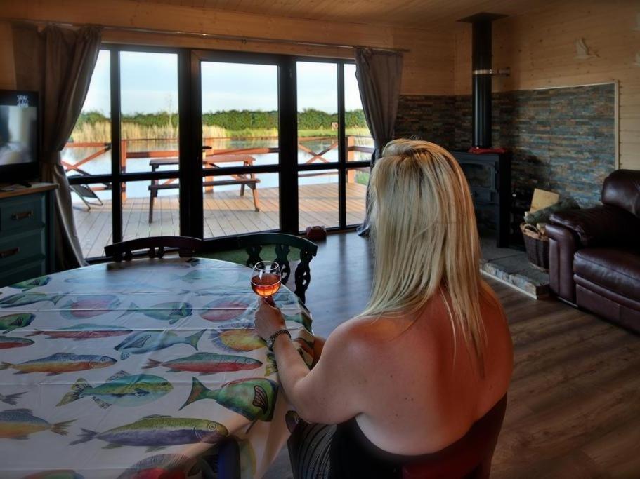 בוסטון Lakeside Fishing Lodges מראה חיצוני תמונה