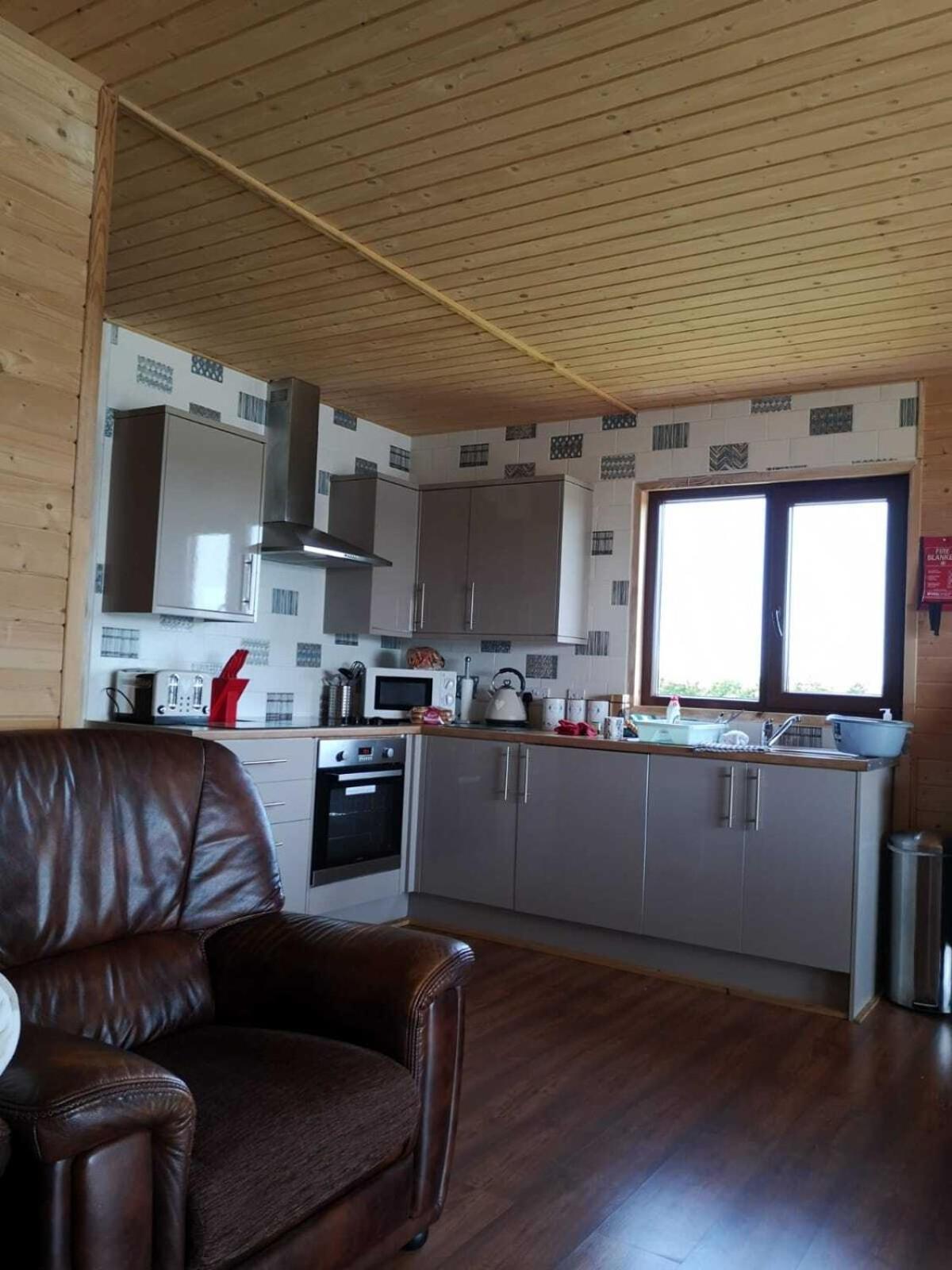 בוסטון Lakeside Fishing Lodges מראה חיצוני תמונה